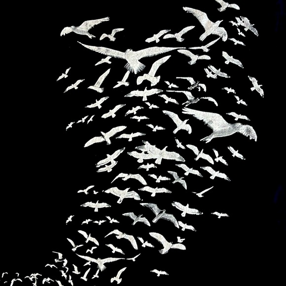 Unusual, black-and-white design. White seagulls flying on black background XL - Picture 2 of 6
